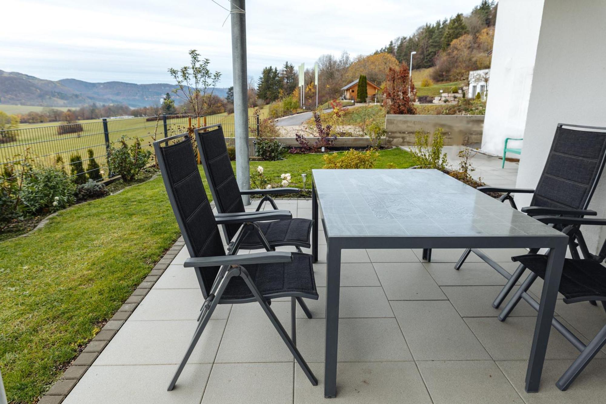 Atemberaubender Ausblick Mit Premium-Wanderwegen Vor Der Haustuer Apartment Albstadt Exterior photo